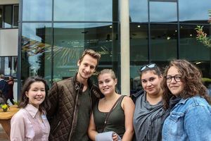 Fröhliche Studenten der Alanus Hochschule