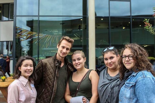 Fröhliche Studenten der Alanus Hochschule