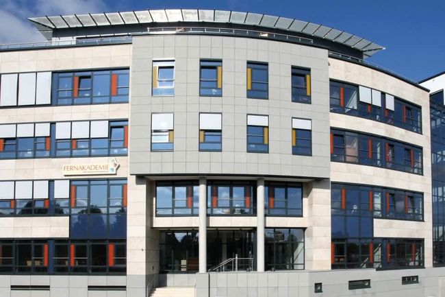 Alle Fernlehrgänge der Fernakademie sind staatlich geprüft und zugelassen