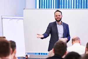 Unsere internationalen Professoren kommen aus der Wirtschaft und Forschung