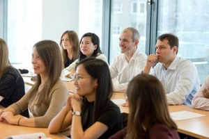 Der Start in eine erfolgreiche Zukunft: Viele Absolventen der Munich Business School arbeiten für internationale Firmen oder haben ein eigenes Unternehmen gegründet.