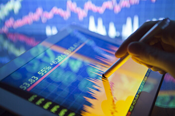 auf Tablet werden Finanzcharts angezeigt